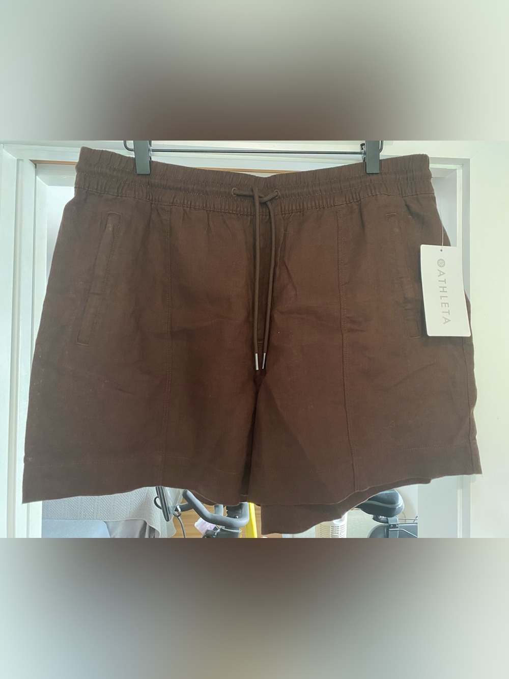 Athleta Retreat Linen 4” Mid-rise Short in Woodland